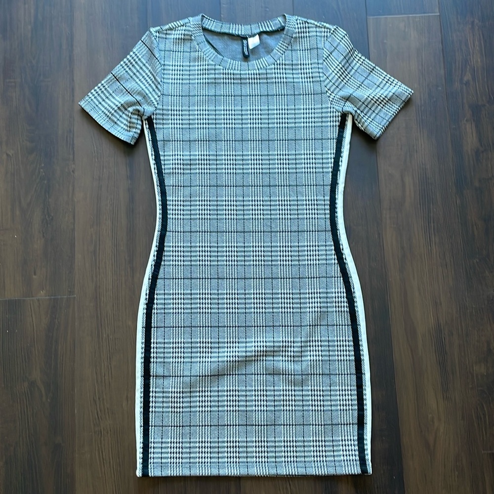 Black and White Short Sleeve Dress